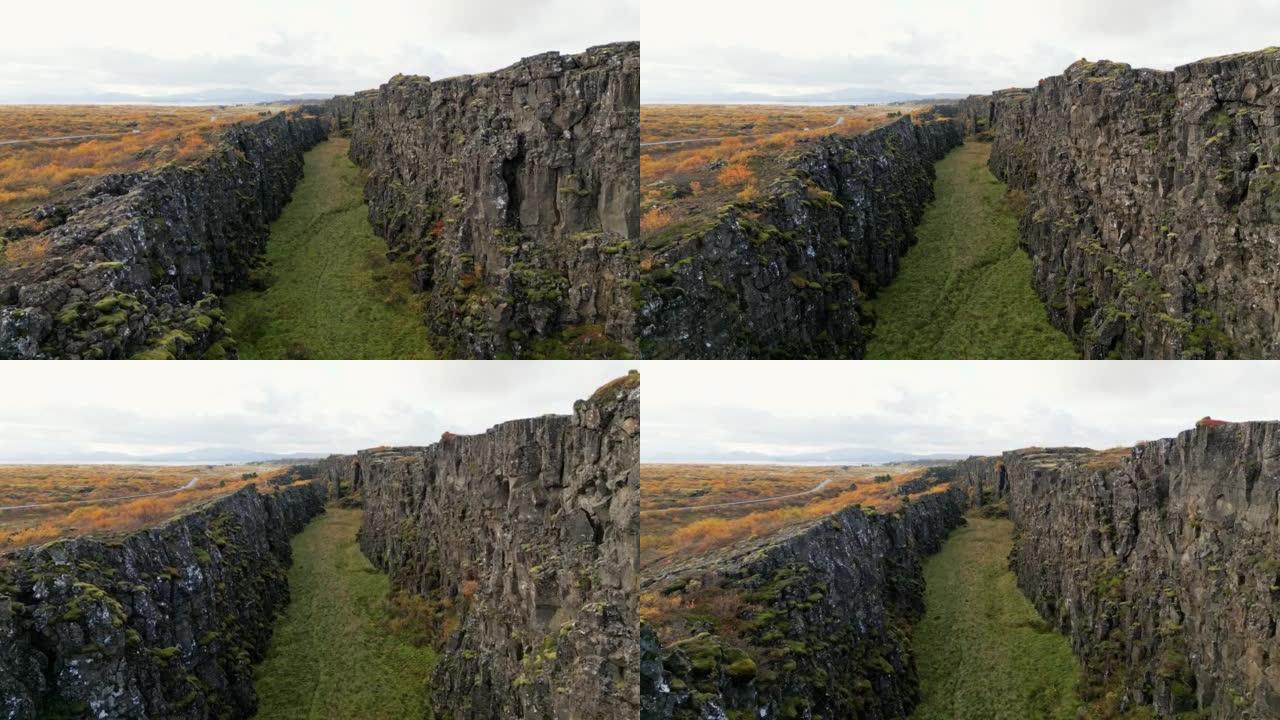 由两个构造板块相互远离创建的山谷，冰岛Thingvellir