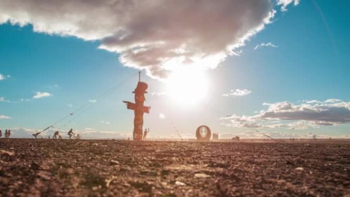 南非燃烧人 (AfrikaBurn) 节的延时视图