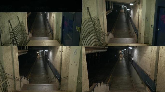 夜市阴雨秋雾天气。哥谭市情绪。电影风格。通往地下/地铁的楼梯。废弃的铁路平台。