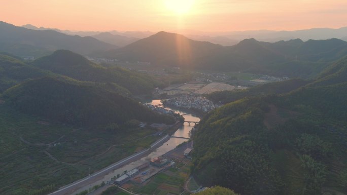 夕阳下的下姜村鸟瞰