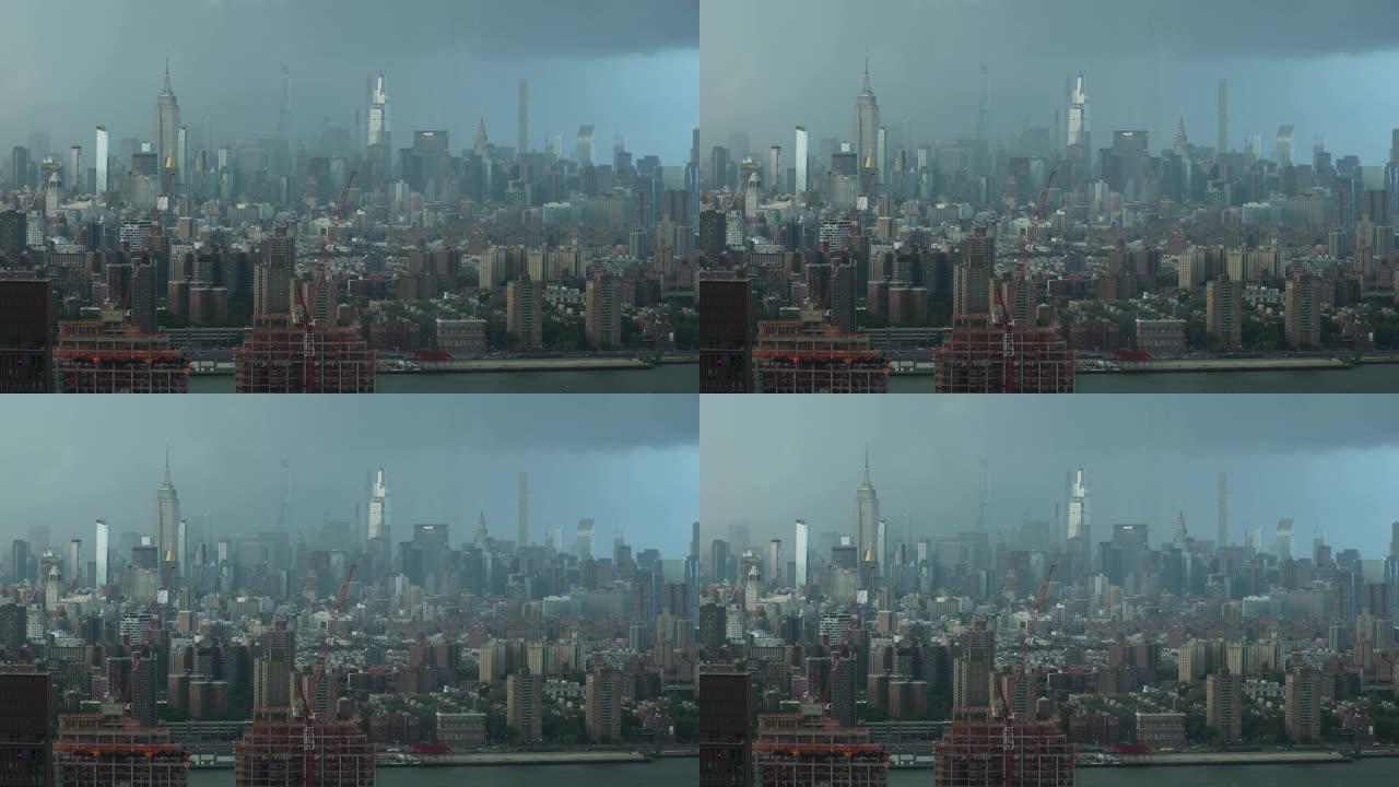 在暴雨中俯瞰曼哈顿