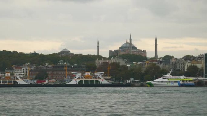 伊斯坦布尔市中心著名的河边交通湾全景4k土耳其