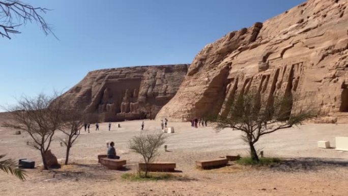 阿布辛贝尔 (Abu Simbel)，努比亚的一块岩石，两座古埃及神庙，拉美西斯二世时代