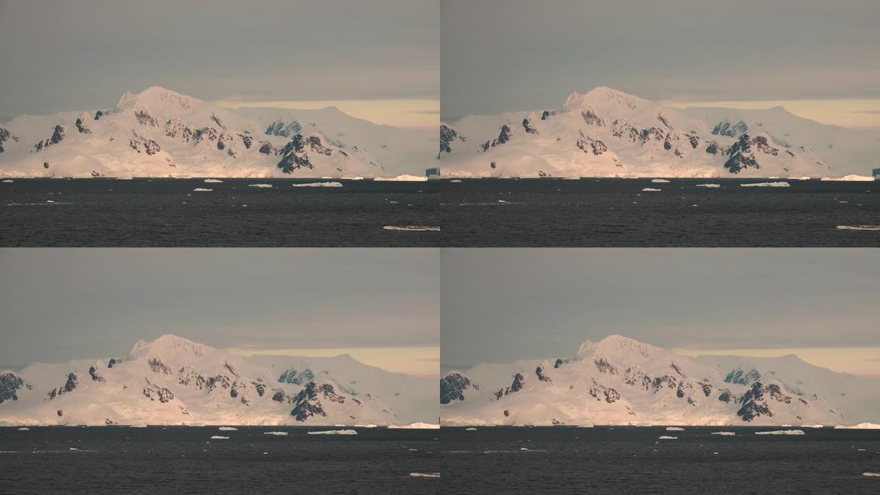 南极生态系统。升高温度，概念全球变暖。气温上升改变了天气。南极洲。冰川海洋冰山融化的巨大浮冰。全球变