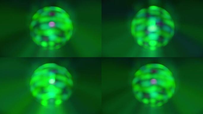 绿色旋转迪斯科球散焦