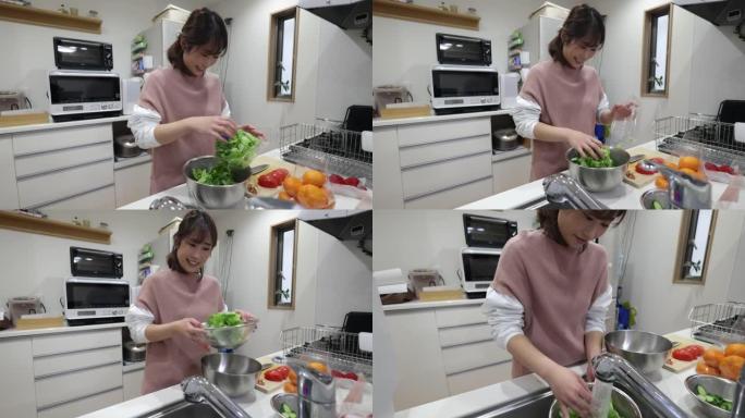 女人在厨房洗莴苣吃午饭-第1部分，共2部分