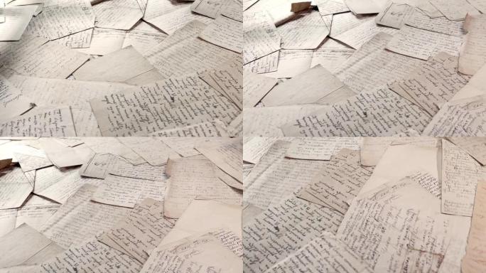 桌子上覆盖着许多旧字母