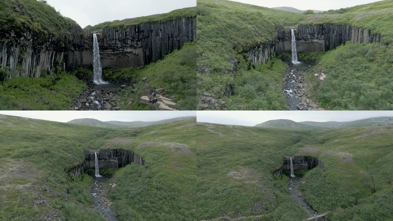夏季，冰岛瓦特纳冰盖国家公园内的svartivoss瀑布。-空中回调