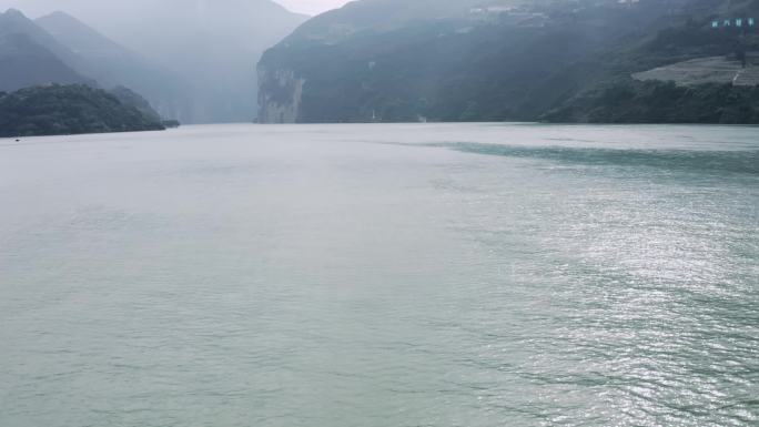 重庆奉节瞿塘峡的全景