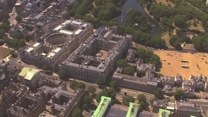 英国伦敦白厅唐宁街和圣詹姆斯公园鸟瞰图。4K