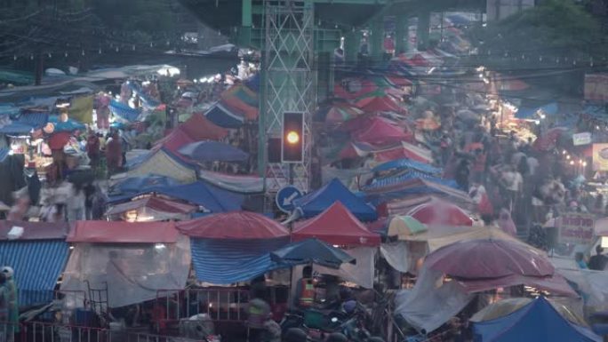 泰国曼谷夜市购物街市场节的时间流逝。