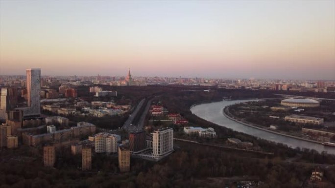 莫斯科城市景观河和大学交通街空中全景4k俄罗斯