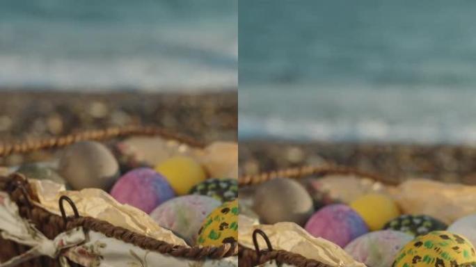 在海边的岩石上放着复活节彩蛋的柳条篮。日落，慢动作。垂直视频社交媒体