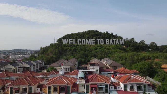 欢迎来到巴淡岛，这是一个地标，欢迎游客参观廖内群岛省巴淡市。巴淡岛是印度尼西亚的自由贸易区。