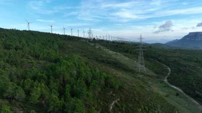 西班牙塔拉戈纳的特拉卡福特风电场。空中前进