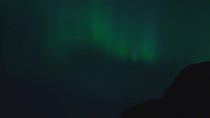挪威山区的北极光北极光美景美丽星空视频素