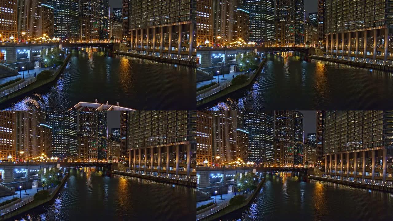芝加哥河流在夜间芝加哥河流在夜间