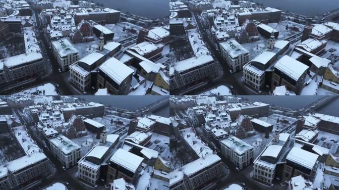里加市阴天多雪的冬天。