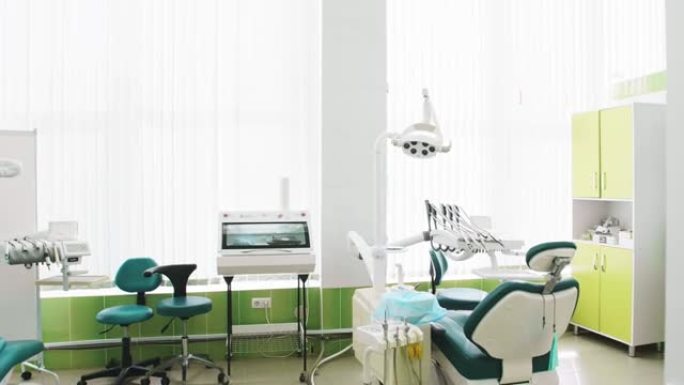 牙科诊所的办公室用柔和的绿色装饰。现代化的设备和内饰。广告的背景。医学影像