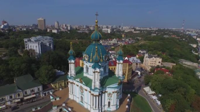 空中。基督教建筑的明珠。圣安德鲁教堂。基辅。4K