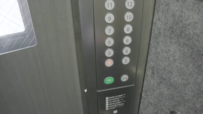 手动按下电梯按钮