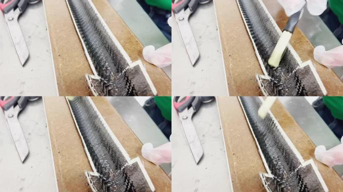 防护手套专家用工业环氧树脂，碳纤维条，木材压榨模具的刷子覆盖了碳产品的烘烤形式