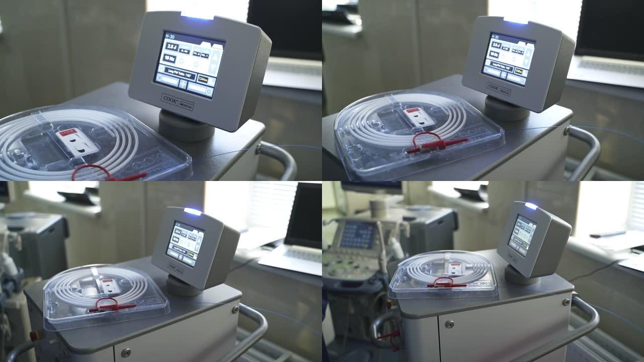 手术室中的现代化设备。配备现代设备的手术室