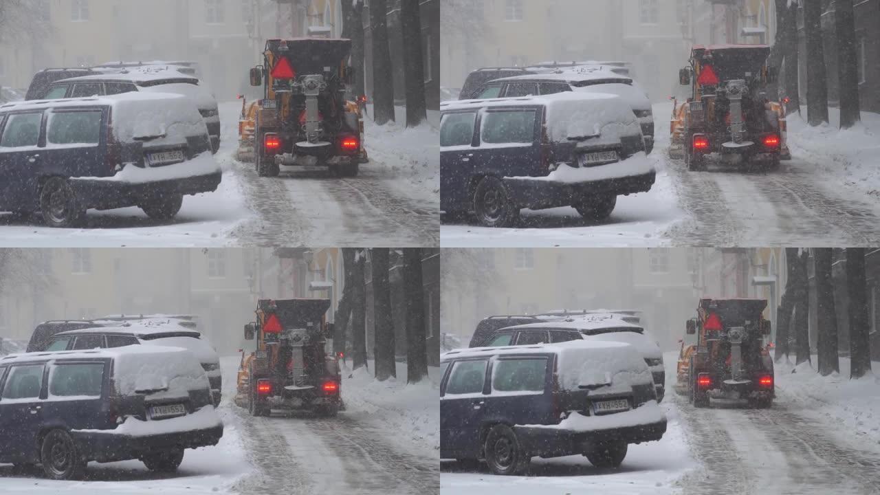 除雪拖拉机清理道路积雪