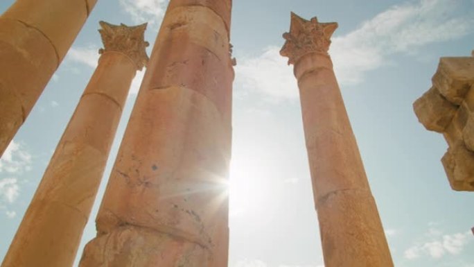 约旦杰拉什的阿耳忒弥斯神庙中显示的柱子底部透视图。