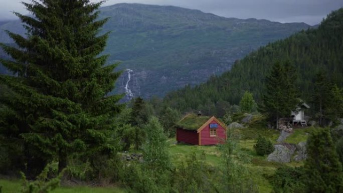山中挪威村庄的风景