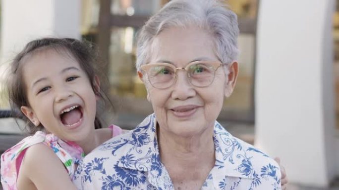 亚洲祖母和孙女在一起微笑和大笑的4k户外特写高级女性为支持退休的家庭表达了情感上的积极和幸福。