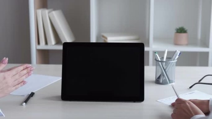 视频会议手黑色空白显示平板电脑