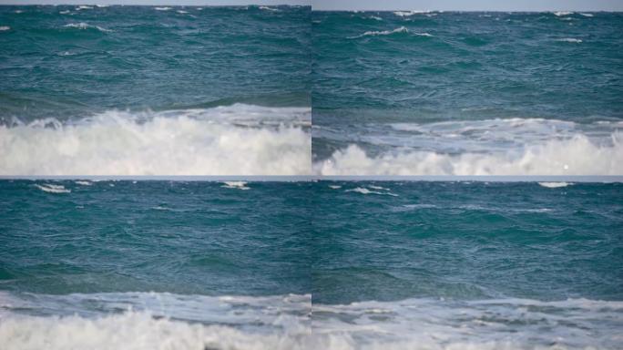 非常汹涌的大海。风暴。在晴朗的天气里，强烈的泡沫海浪撞击海岸。完美的背景。向海浪冲去。相机静止。版本