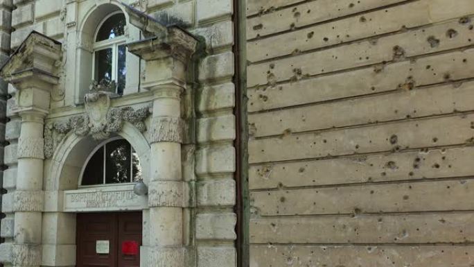 一栋历史建筑墙上的子弹痕迹。柏林。德国。