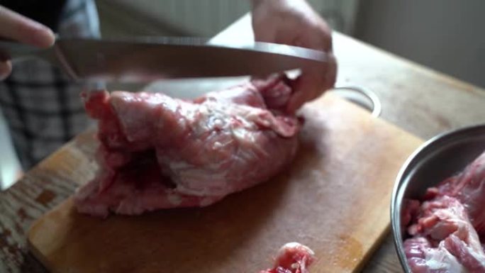 在家里切兔肉的特写