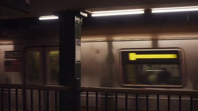 纽约市地铁列车在一站内行驶