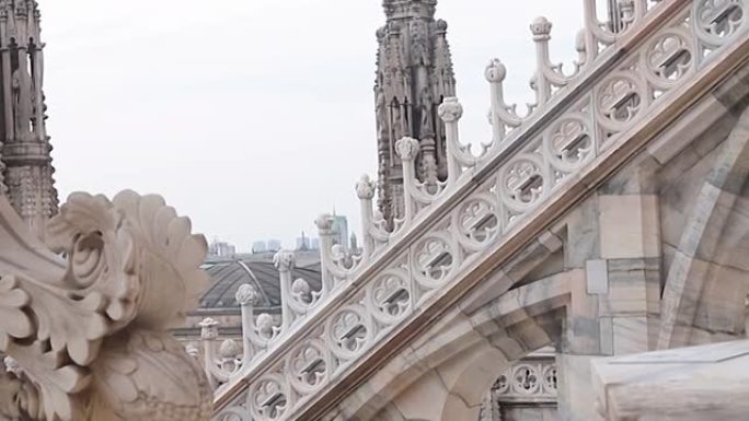 著名大教堂米兰大教堂屋顶上的白色大理石雕像