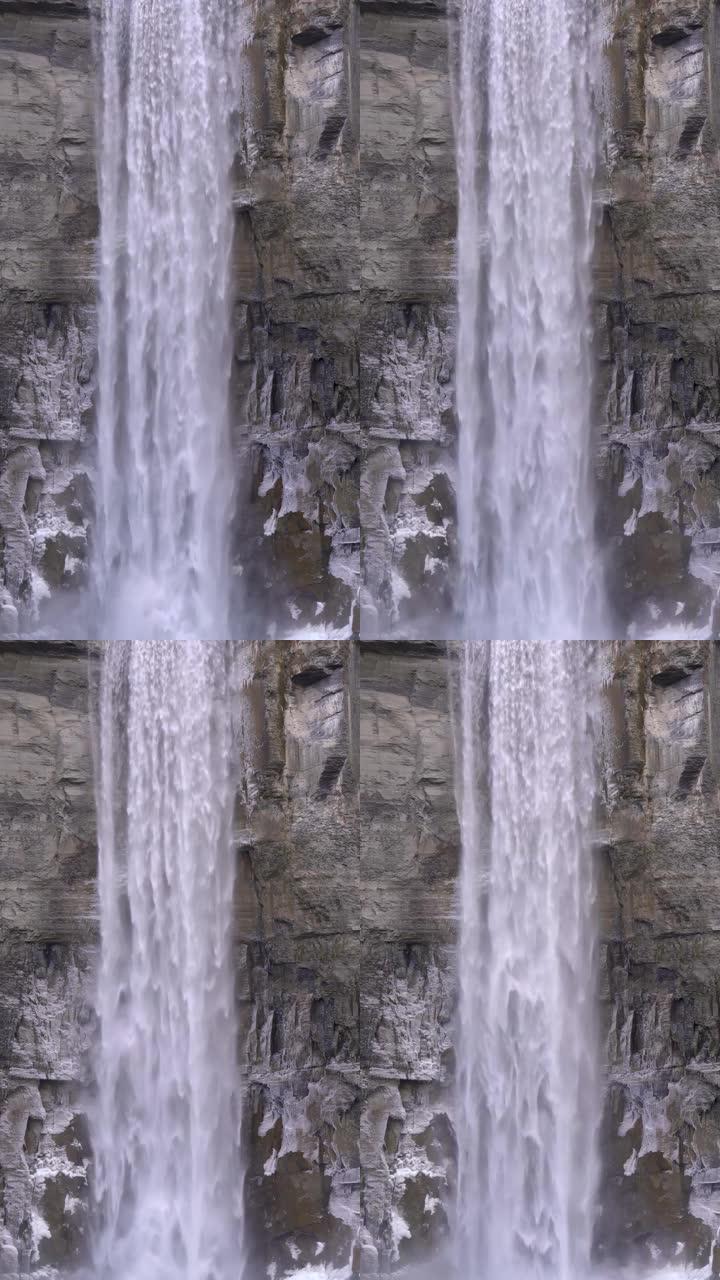 纽约伊萨卡附近的手指湖地区的Taughannock瀑布的深秋垂直格式视频。