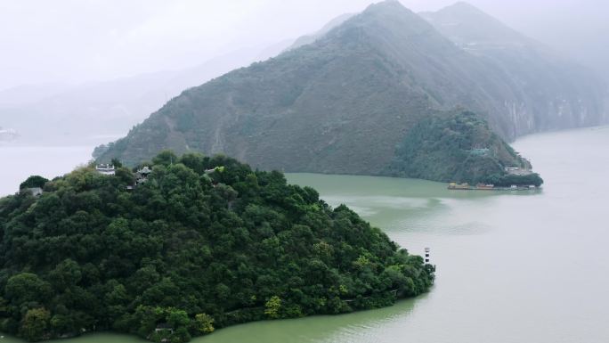 重庆奉节瞿塘峡上的白帝城