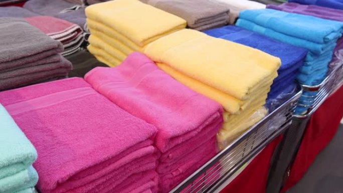 出售彩色浴巾展示