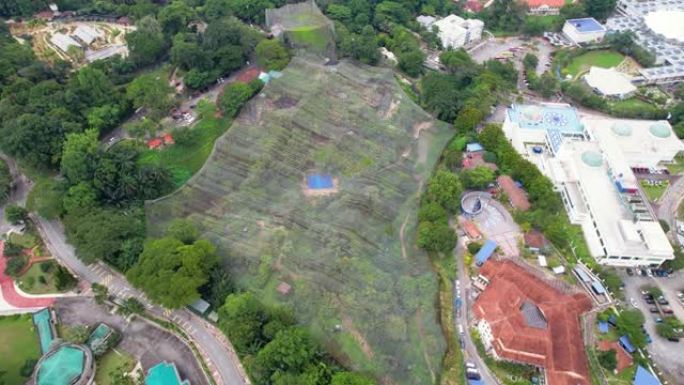 吉隆坡鸟园是马来西亚吉隆坡占地20.9英亩的公共鸟舍。