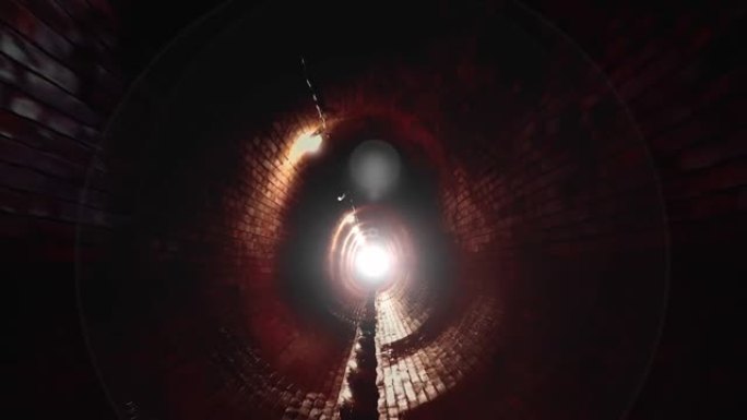 19世纪旧污水处理厂隧道尽头的灯