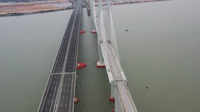 建设中的跨海公路和跨海铁路