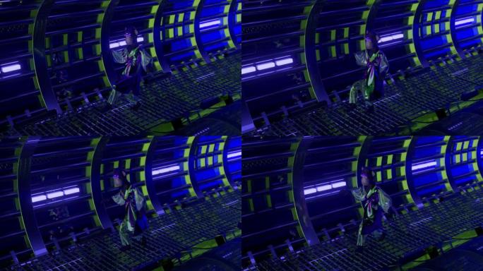 穿着闪亮长袍的猴子跟踪蓝色霓虹灯隧道。地板上的格子。无缝循环的3d动画