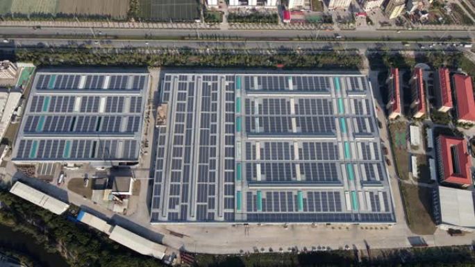 工业区厂房屋顶新能源太阳能光伏发电鸟瞰图
