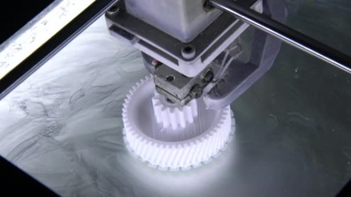 3D打印机通过树脂材料制作3D原型模型。3d打印机快速原型方法的高科技