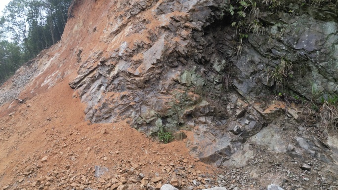 山区道路   贫困山区   山体滑坡