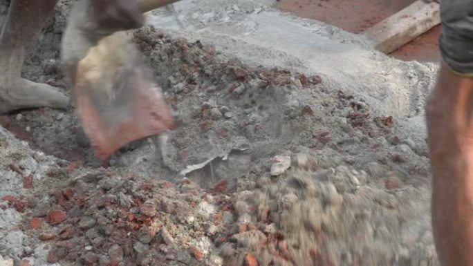 用砂碎砖手动干法搅拌水泥