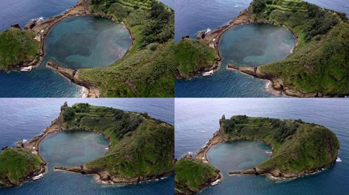 亚速尔群岛维拉弗兰卡·多坎波圆形泻湖陨石坑的小岛，空中。