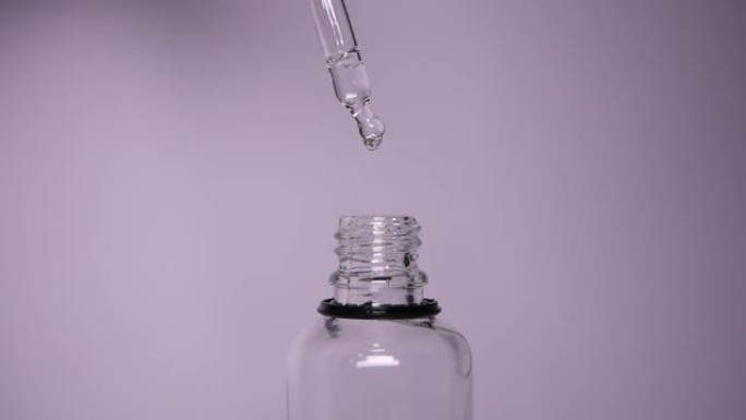 玻璃移液管中的透明液体